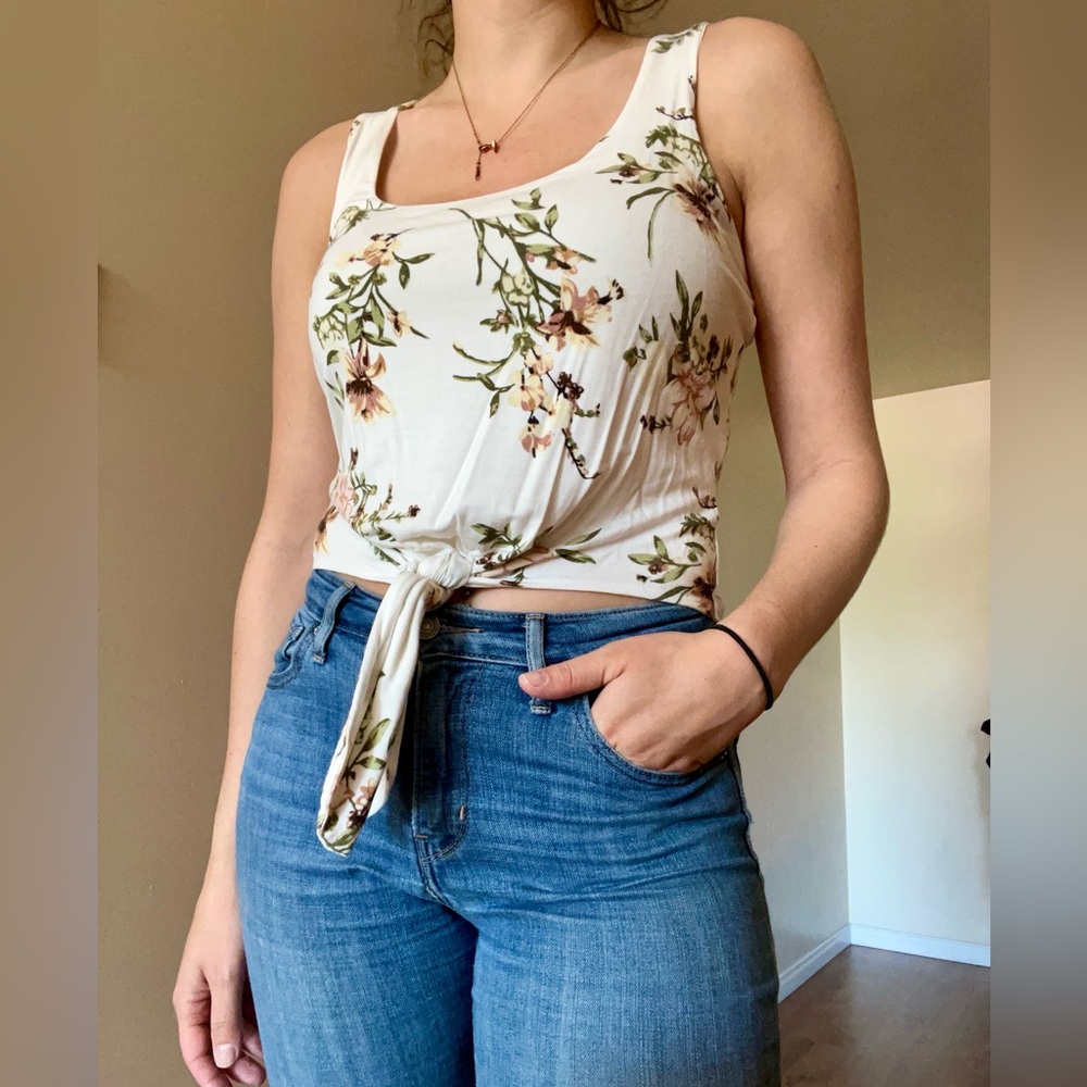 Dynamite flowery crop top